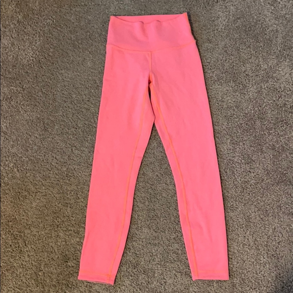 Pink Lululemon Wunder Under leggings